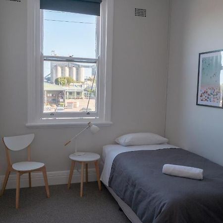 Seven Seas Hotel Carrington Екстериор снимка